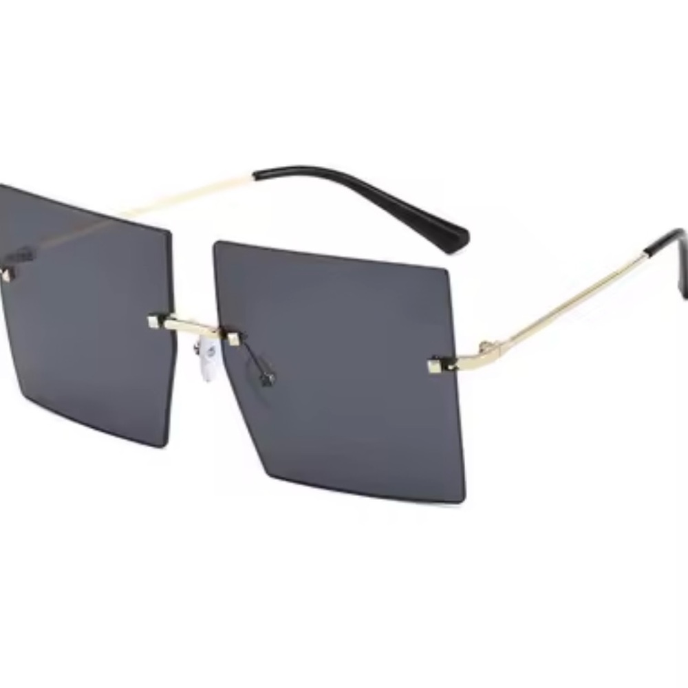 Sunglasses: Tanashe